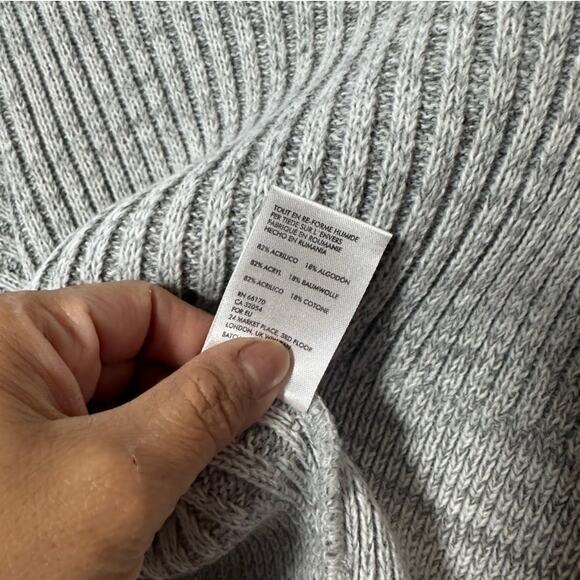 UO Urban Outfitters Gray Long Sleeve Knit Crop Sweater Size XS Extra Small - Picture 6 of 9